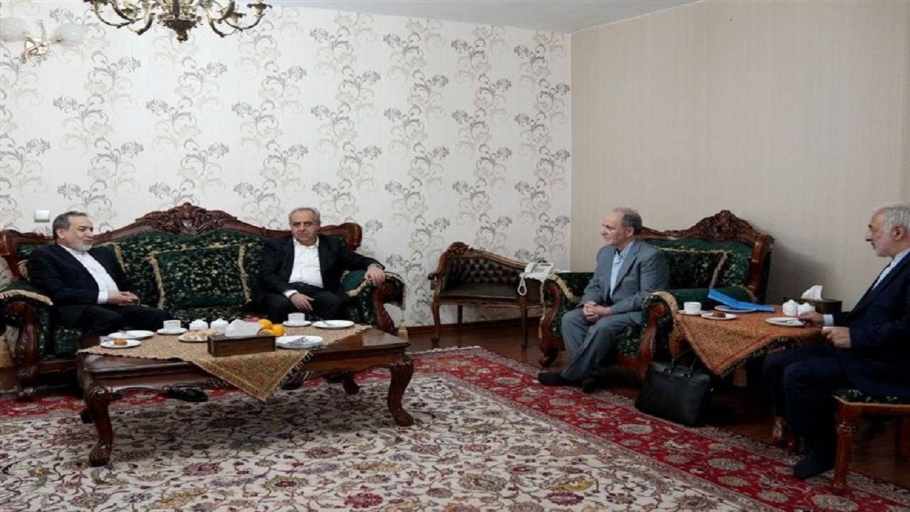 دیدار وزیر امور خارجه با پدر زندانی ایرانی در ترکیه