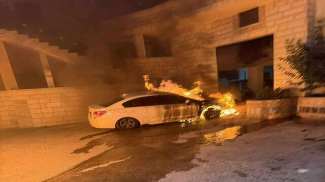 آتش زدن خودرو‌های فلسطینان توسط شهرک‌نشینان در کرانه باختری