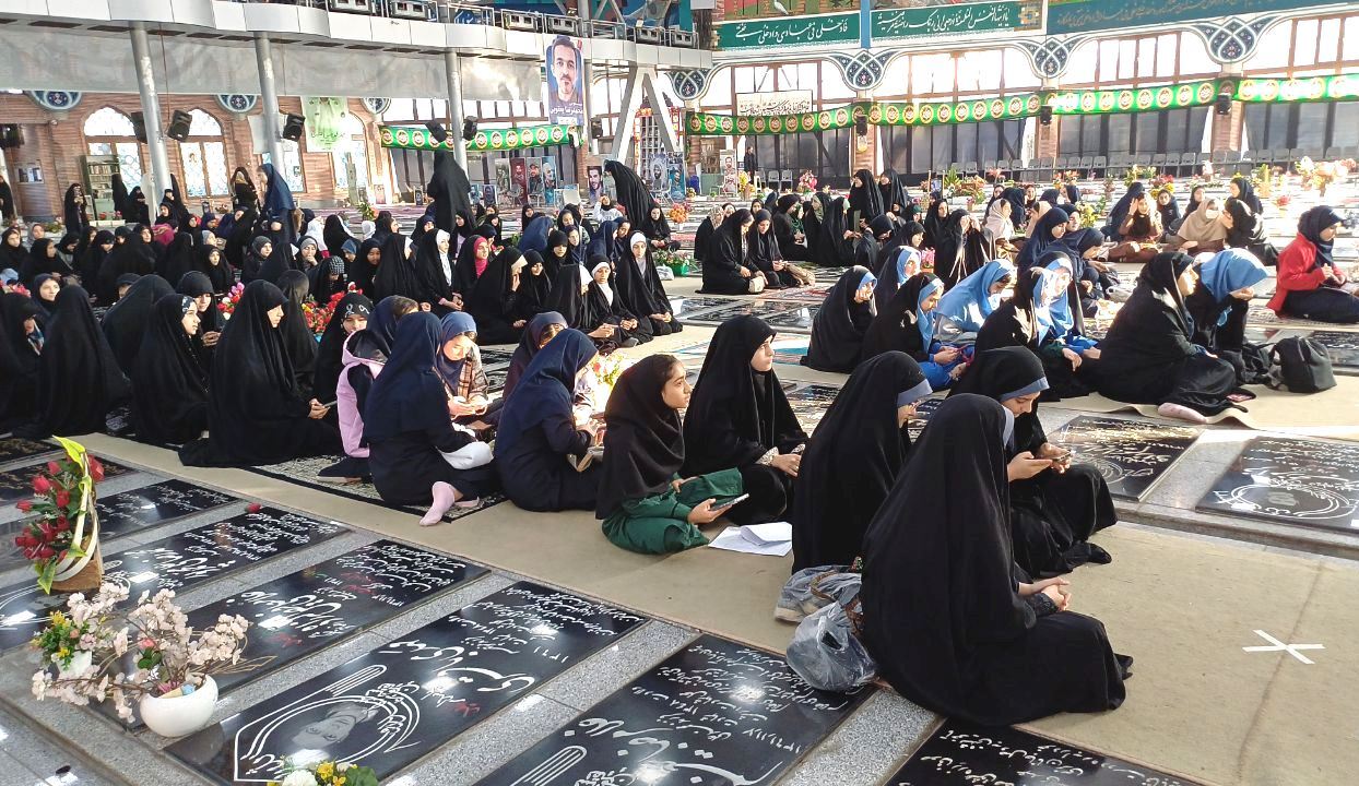 رقابت دانش آموزان دختر و پسر گیلانی در مسابقات قرآنی آلا