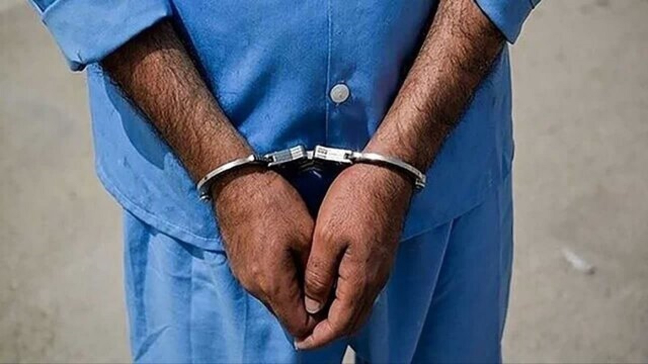 دستگیری یکی از عوامل اصلی قاچاق سوخت در هرمزگان دستگیری یکی از عوامل اصلی قاچاق سوخت در هرمزگان