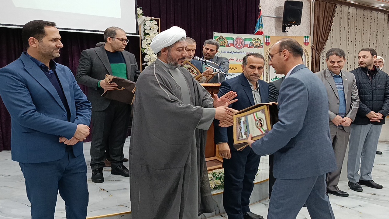 تجلیل از برگزیدههای اجلاس سراسری نماز تجلیل از برگزیدههای اجلاس سراسری نماز