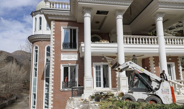 پایان تخریب ابر ویلای غیرمجاز در حاشیه رود کرج پایان تخریب ابر ویلای غیرمجاز در حاشیه رود کرج