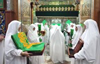 غبارروبی ضریح حرم سیدجلال الدین اشرف در آستانه اشرفیه