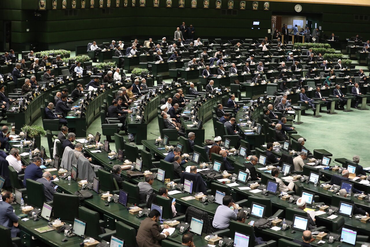 موافقت با بررسی دو فوریتی لایحه الحاق برخی مواد به قانون تنظیم بخشی از مقررات مالی دولت