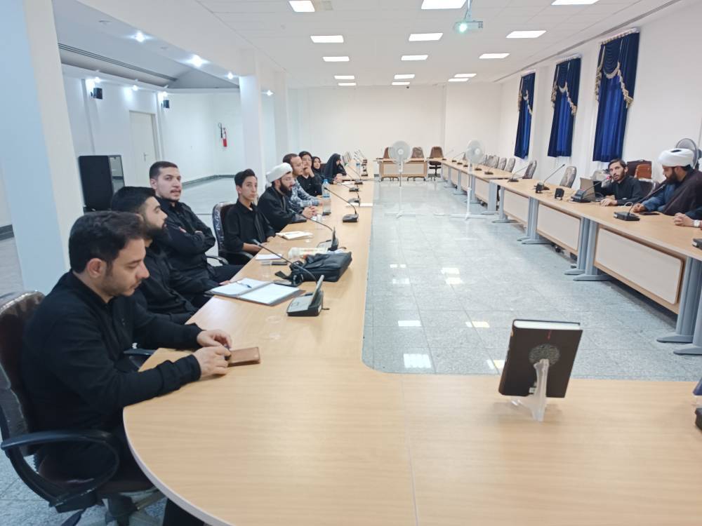 بررسی سیره کتاب خوانی رهبر شهید در گلپایگان