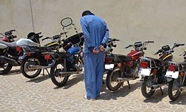 دستگیری سارق موتورسیکلت در منطقه خاوران تهران دستگیری سارق موتورسیکلت در منطقه خاوران تهران
