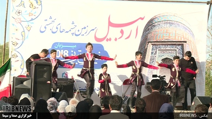 مراسم استقبال از کاروان سفیران تبریز 2018 در اردبیل در محل ورودی مجموعه تفریحی شورابیل